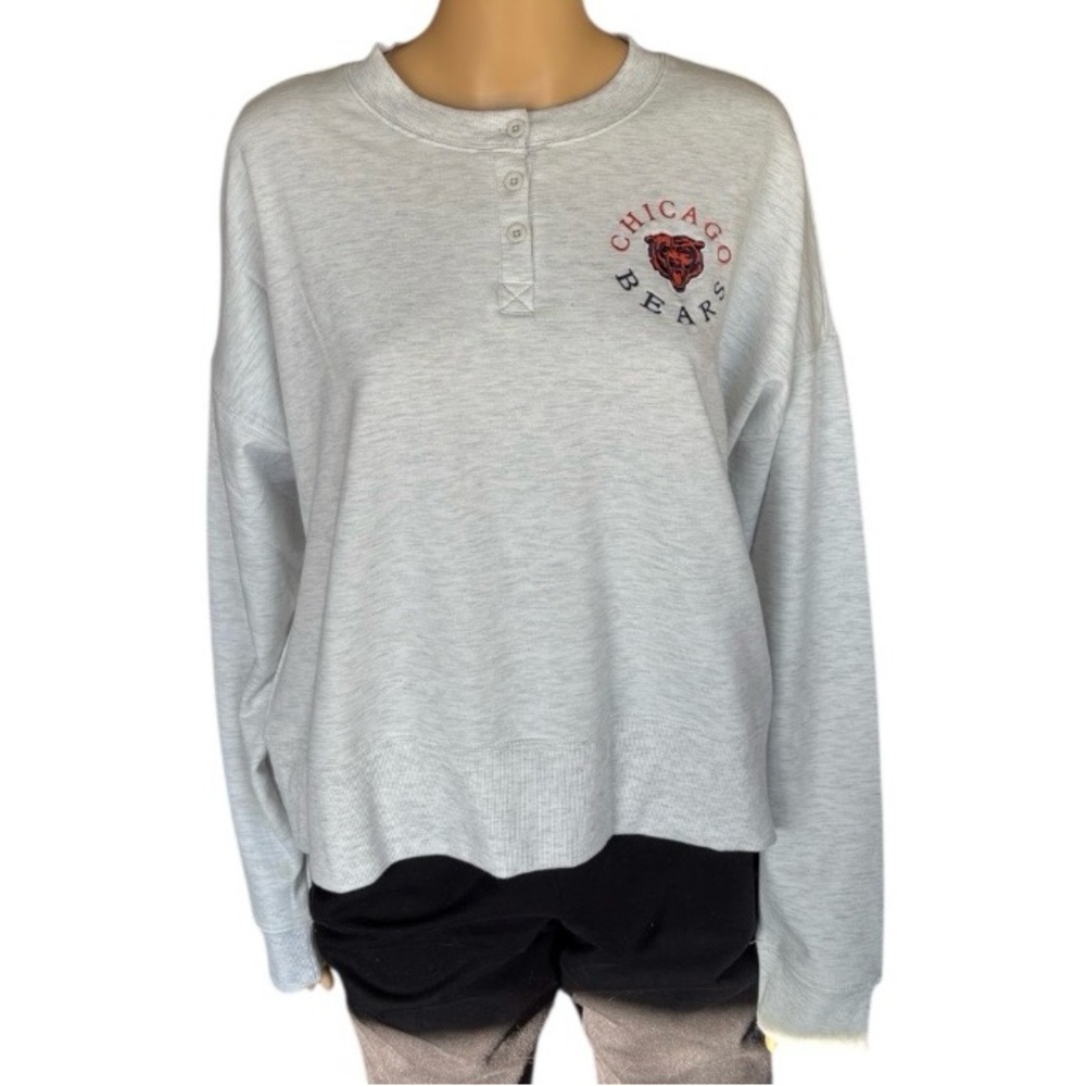 NFL TEAM APPAREL Women’s Drop Shoulder Sleep Henley Gray w/Chicago Bears Logo - Picture 2 of 10